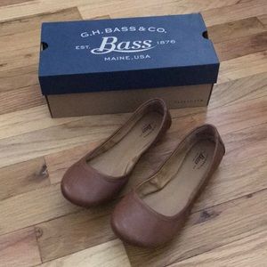 New in box leather flats